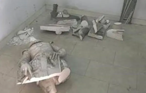 Tourist destroys a 126-year-old statue in selfie mishap 5 statue-after