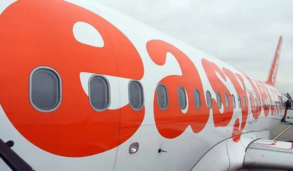 EasyJet's vibrating shoes will guide you around a new city 8 EJ