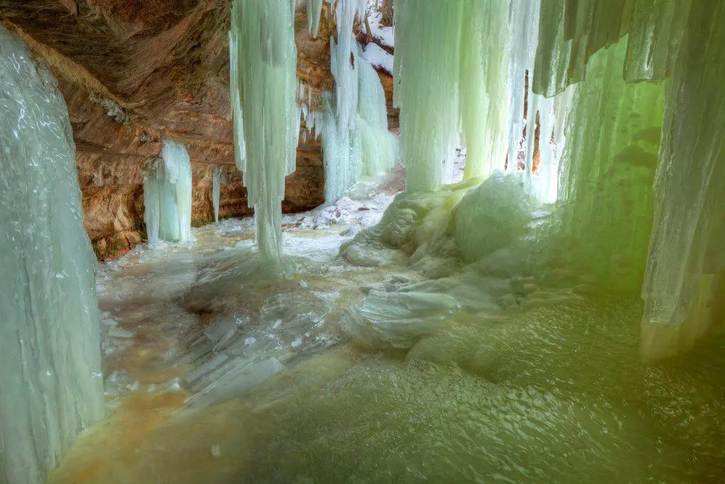 Eben-Ice-Caves-USALR