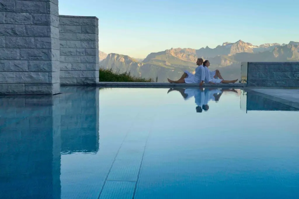 Top 5 pools with stunning views in Switzerland 18 Rigi_Mineralbad lowres
