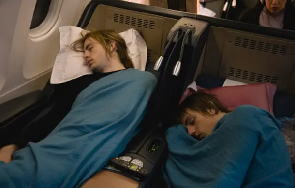U can't touch this! 6 of the dirtiest places on a plane 21 blanket