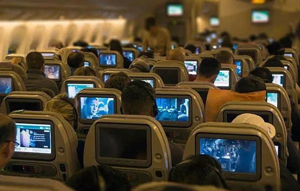 U can't touch this! 6 of the dirtiest places on a plane 22 entertaintment