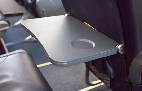U can't touch this! 6 of the dirtiest places on a plane 23 traytable