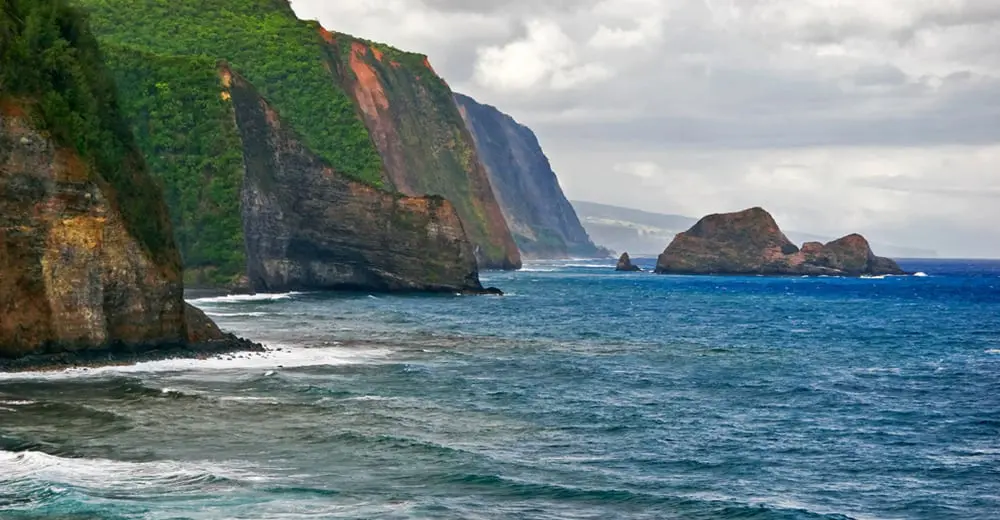Strong winds & rain expected as two hurricanes travel past Hawaii