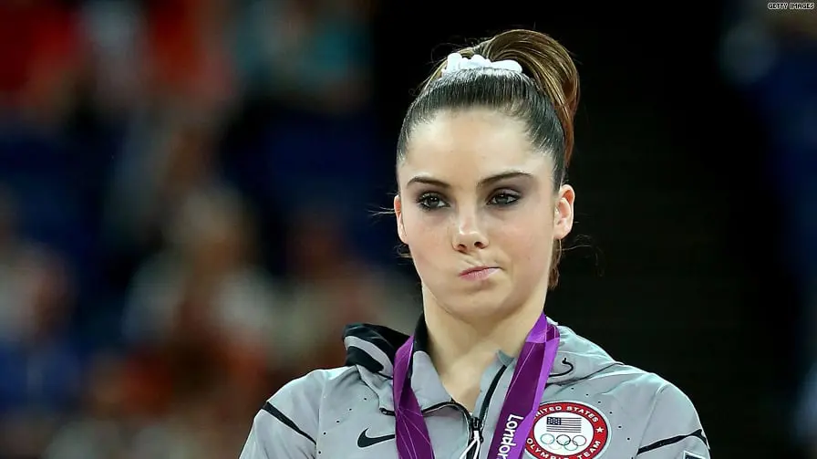 5 Annoying Things Travel Agents Do With Their Travel Agent Friends 17 Famil Comparing