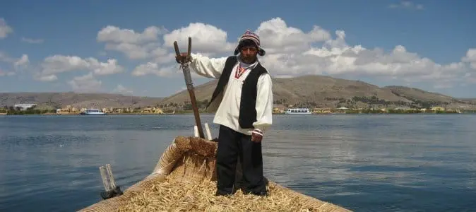 Travel Agent Puno_Uros_(cropped)