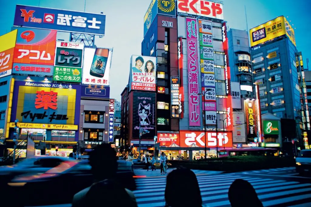The Daily Travel Agent Bites: Fri 16 Dec 39 japan_neon_billboards