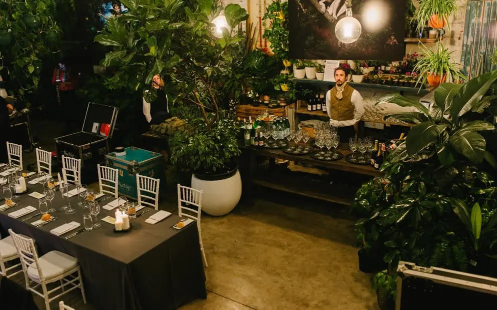 Travel Agent glasshaus-5