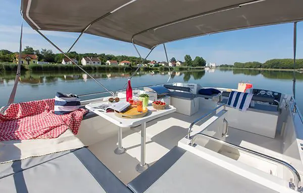 Self drive? Try self-cruising around Europe & you don't even need a license to do it 23 le-boat-6