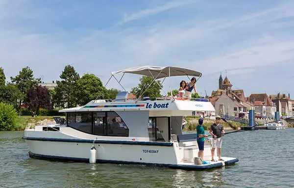 Self drive? Try self-cruising around Europe & you don't even need a license to do it 22 le-boat-8