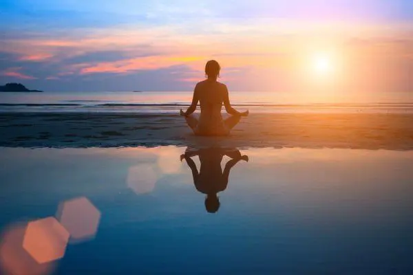 6 tips for travelling when you're pregnant 15 pregnancy-yoga-karryon