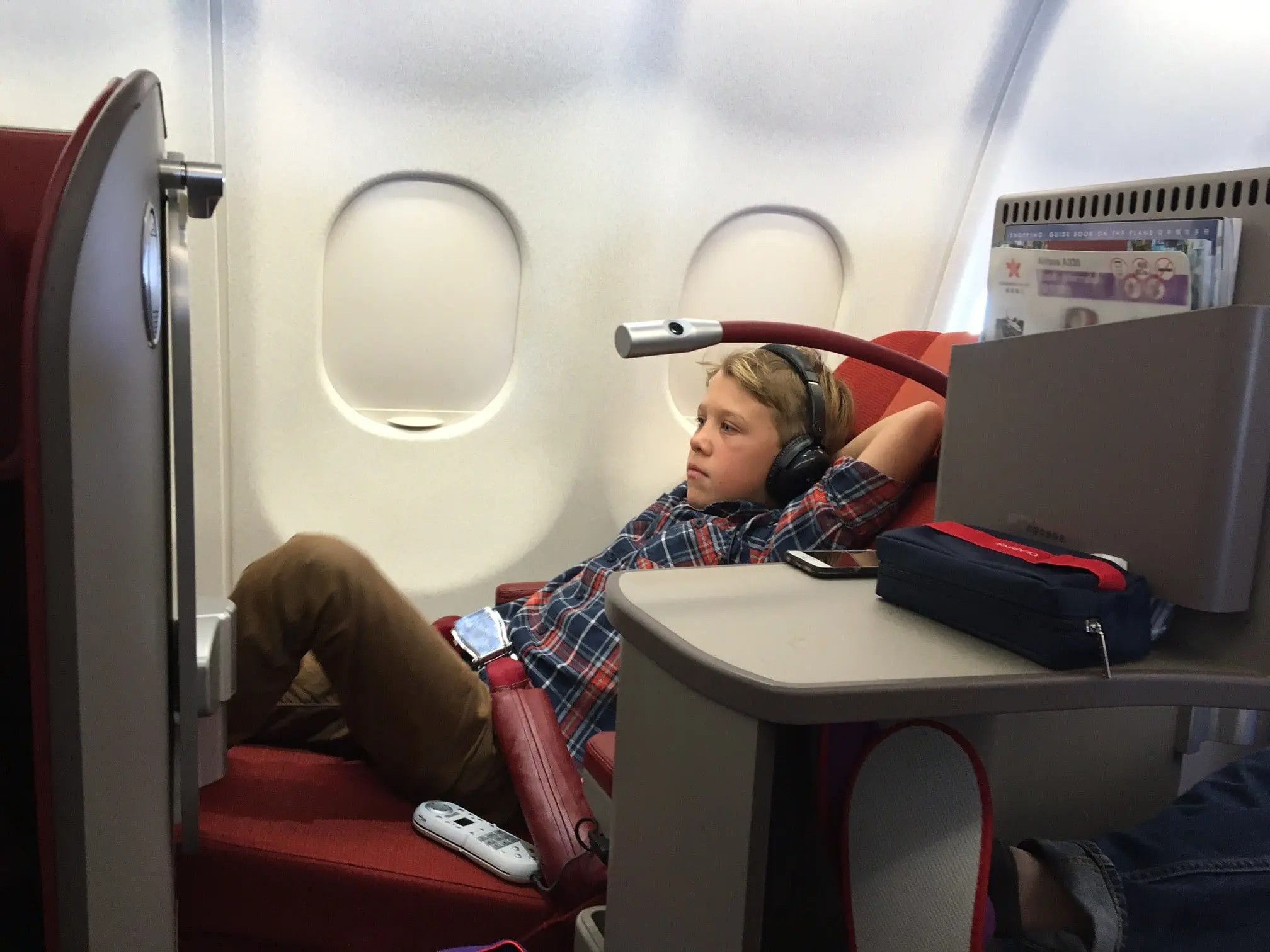 Smile High Club: Hong Kong Airlines OOL - HKG 13 Kid kicking back HX16