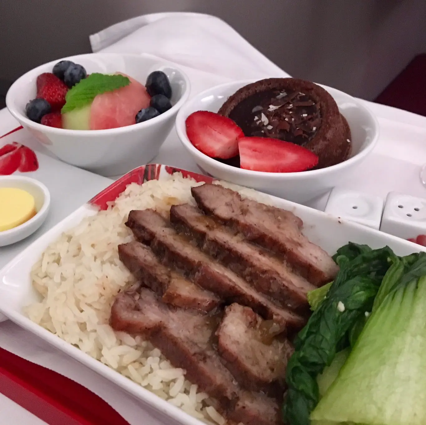 Smile High Club: Hong Kong Airlines OOL - HKG 12 Meal Pork HX16