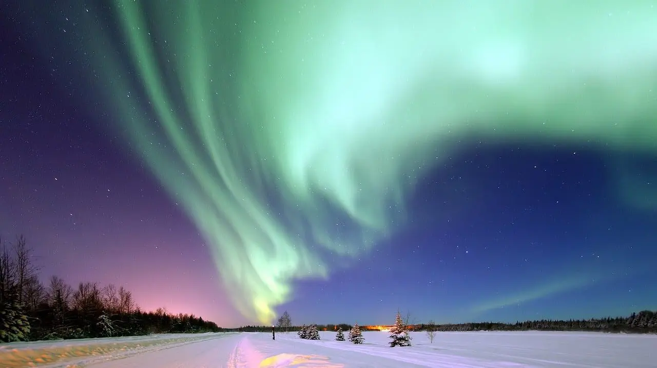 The Daily Travel Agent Bite: Fri 14 Oct 44 Travel Agent aurora-borealis-1181004_1280