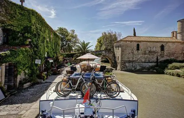 5 reasons why discerning travellers choose Barge Travel Connection 21 da2