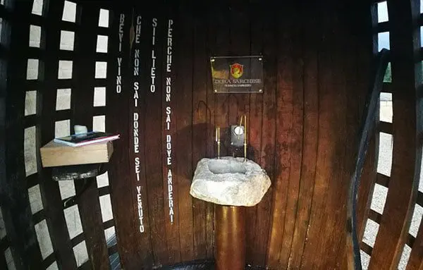 Free wine? Yes please! Italian town creates wine fountain for all 1 fountain1
