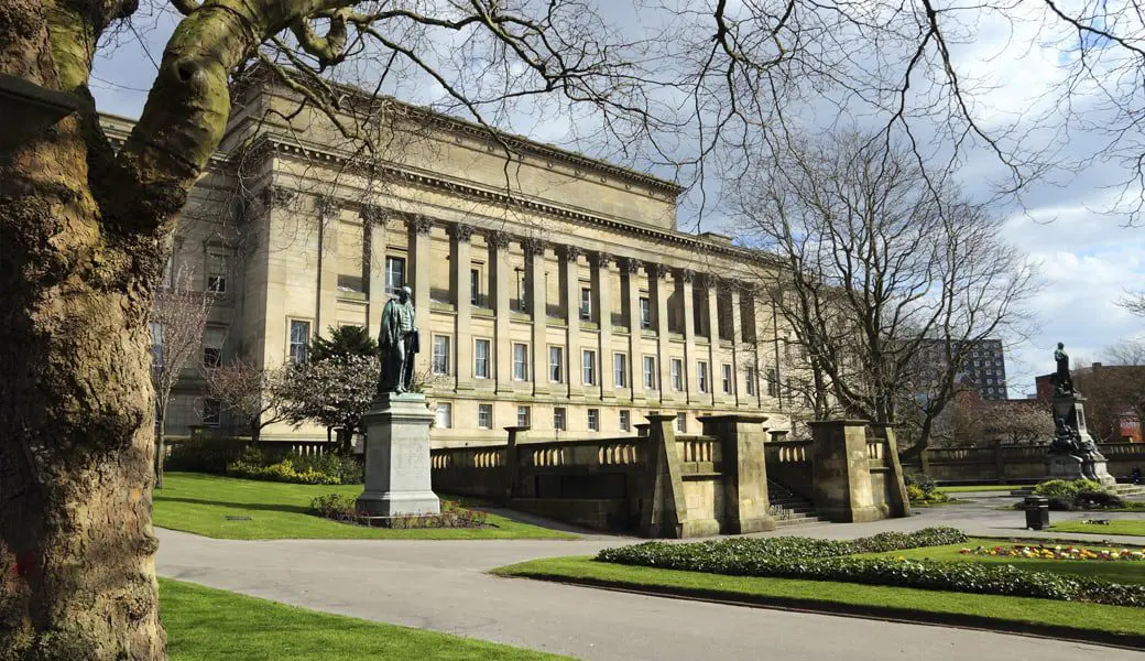 Harry Potter fans rejoice 14 bridgestreet-at-liverpool-one-st-georges-hall-landmark-photo-fantastic-beasts-and-where-to-find-them-harry-potter