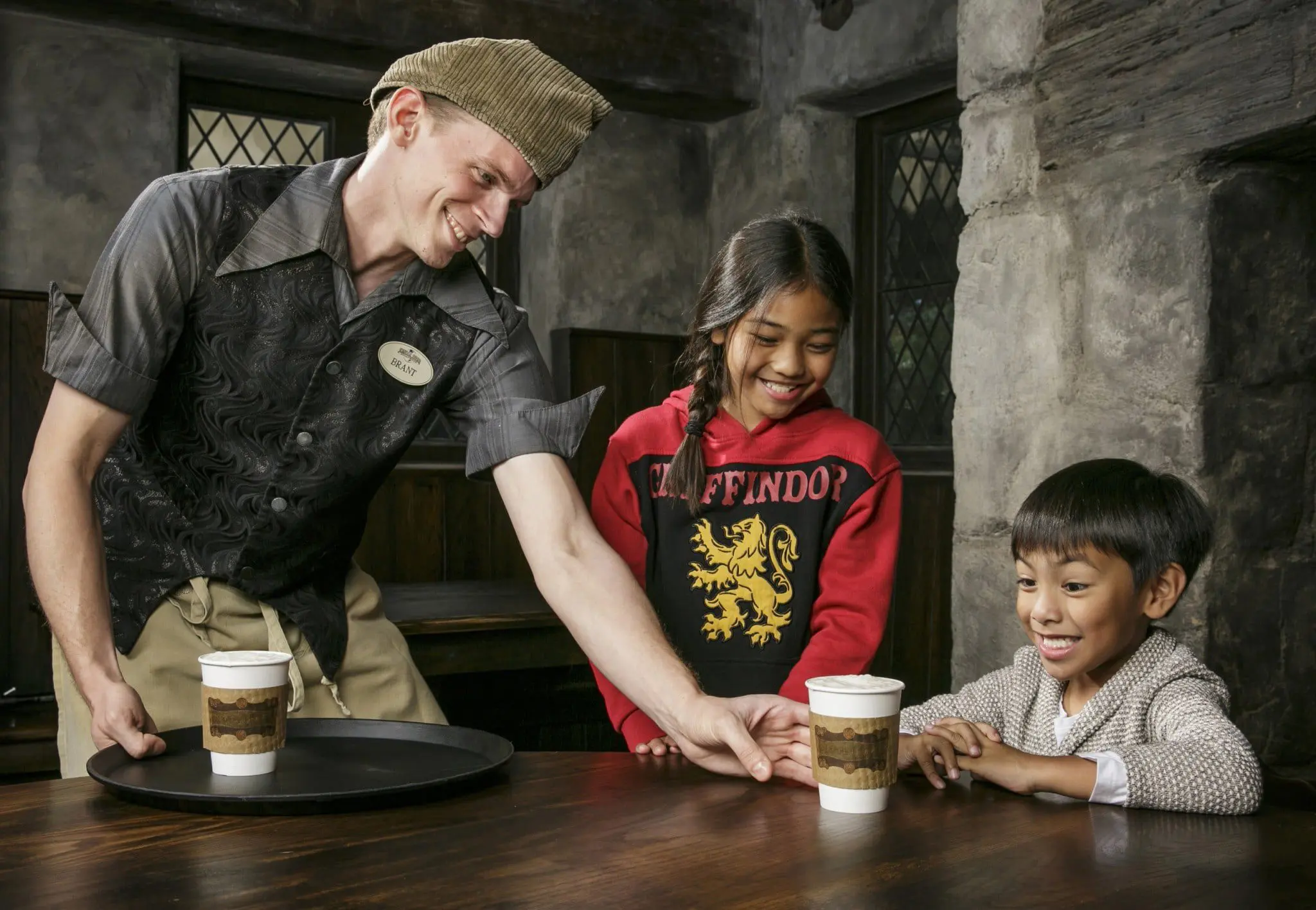 Harry Potter fans rejoice 17 hot-butterbeer-at-wwohp-ush-1