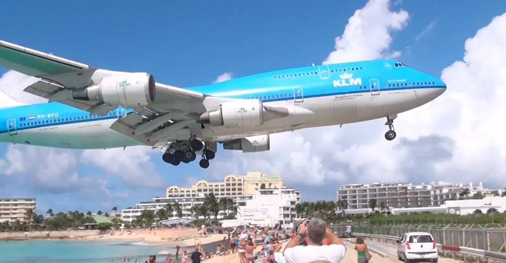 Kiwi woman killed by jet blast near a popular Caribbean seaside airport