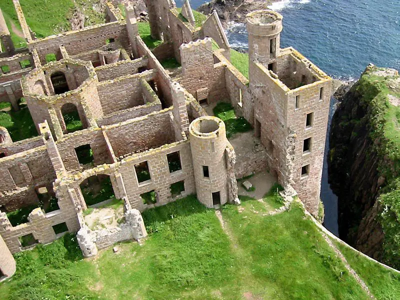 The Crown filming locations around Britain 24 cf4c15c1f5e9fe278ebf6112944c0ac5