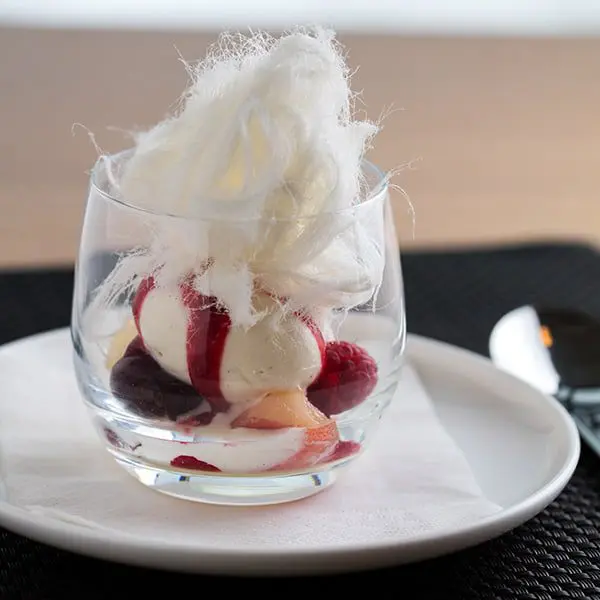 Travel goals: Devour the new Qantas Summer tasting menu by Rockpool 6 karryon-qantas-rockpool-summer-pavlova