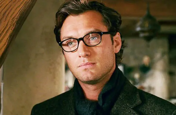 The 9 best Christmas travel movies of all time 13 the-holiday-jude-law-jude-law-the-holiday-pics
