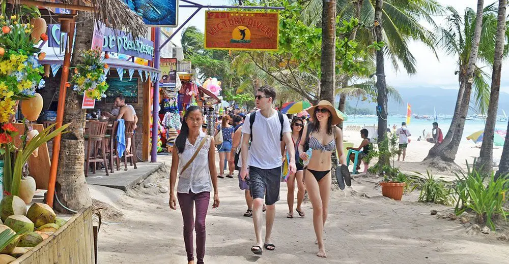 TRAVEL HACKS: How to ward off annoying street vendors with style