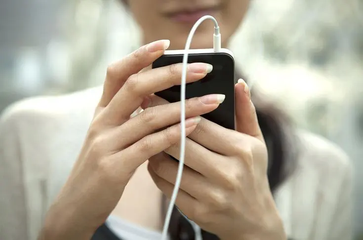 watching-movie-plane-karryon