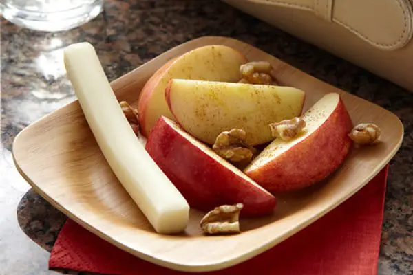4 healthwise snacks to supercharge everyone in the office 8 apple-cheese-karryon