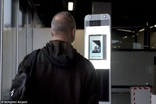 3D0056DE00000578-0-image-a-46_1486639297666