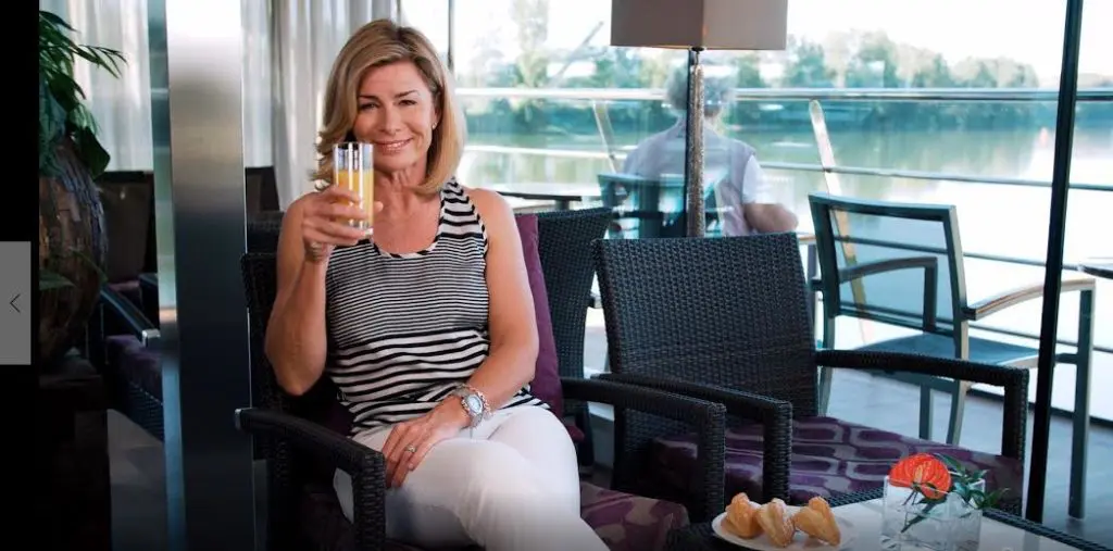 The Daily Travel Agent Bite: Thurs 16 Feb 35 Deborah Hutton