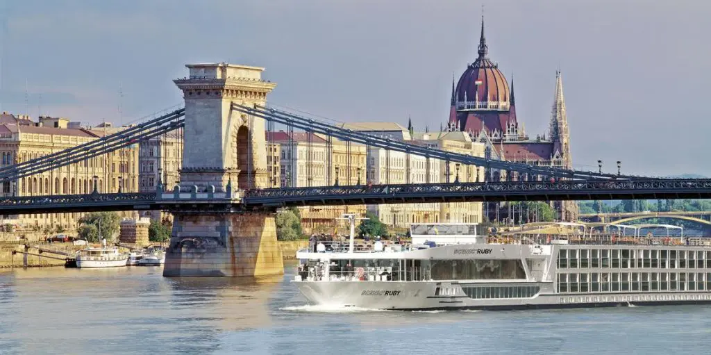 Scenic Crystal, Budapest