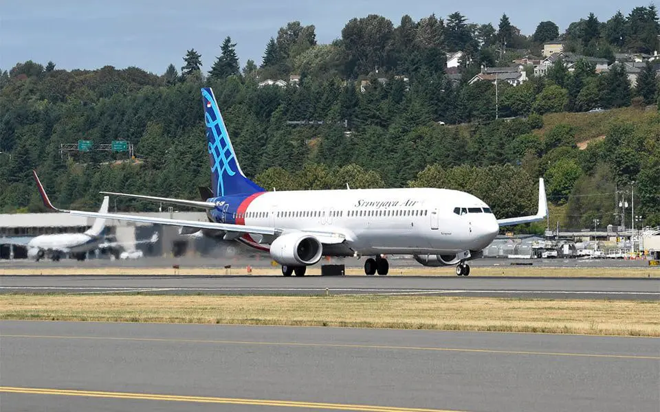 “Oh no, we didn’t close the plane door properly” 8 gallery-large-02