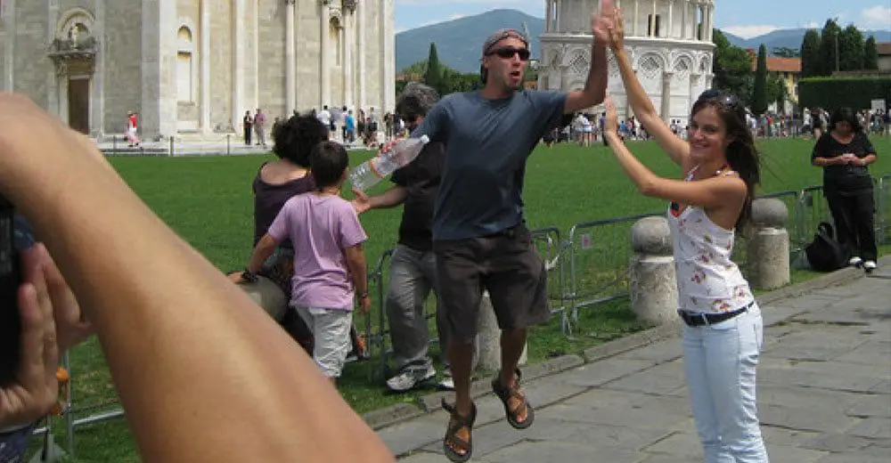 5 of the funniest photobombs in travel