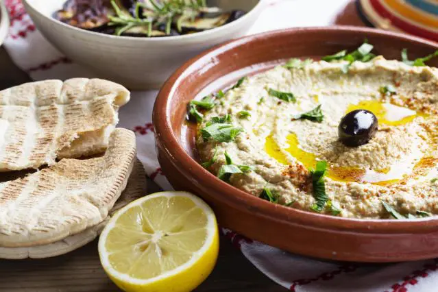 Top 6 ways to stay healthy, fit and fabulous on your travels 3 middleeasternfood-karryon