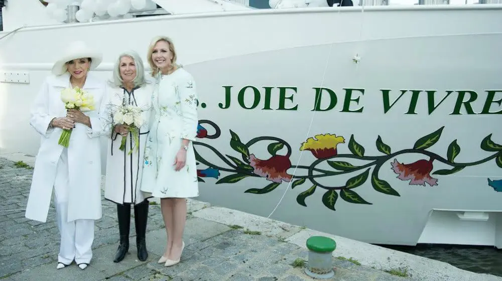 The Daily Travel Agent Bite: Thurs 30 Mar 44 Dame feature