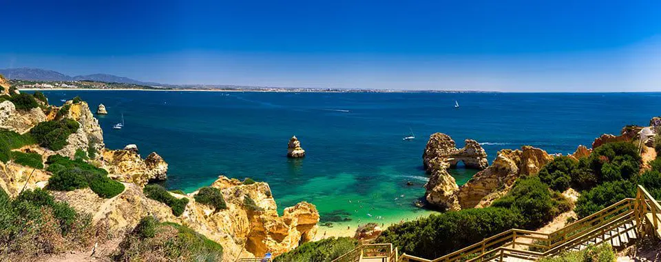 5 incredible escapes just waiting for you in Europe... 18 algarvecoast_12999049_fotoliarf_1694_1694_960x380