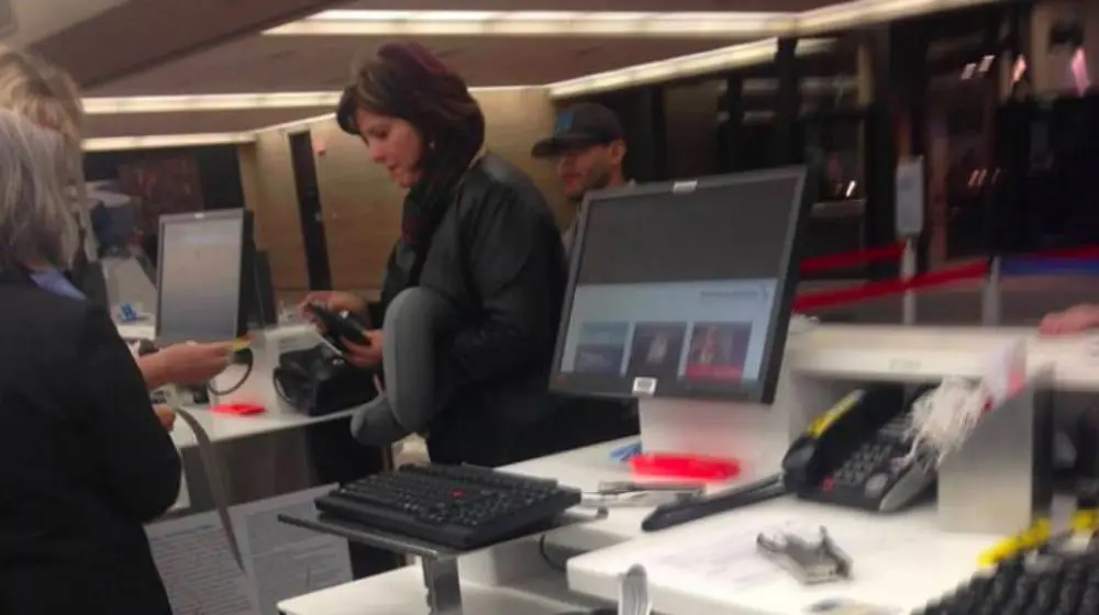 A man couldn’t afford flights for his 2-yr-old, so a generous stranger paid for it