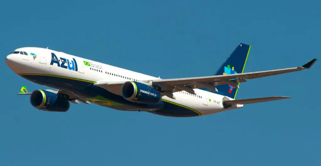 Which airline did TripAdvisor users vote in as the 'best' worldwide? 46 8728972