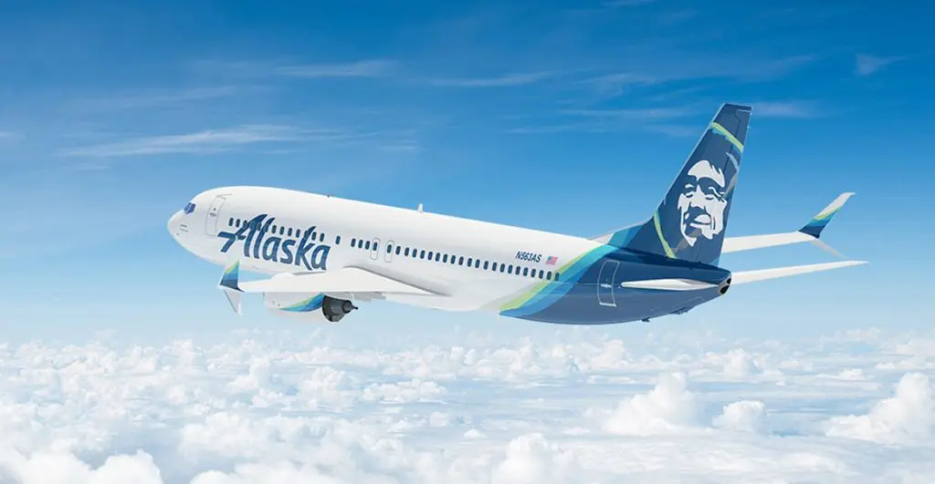 Which airline did TripAdvisor users vote in as the 'best' worldwide? 40 8729017