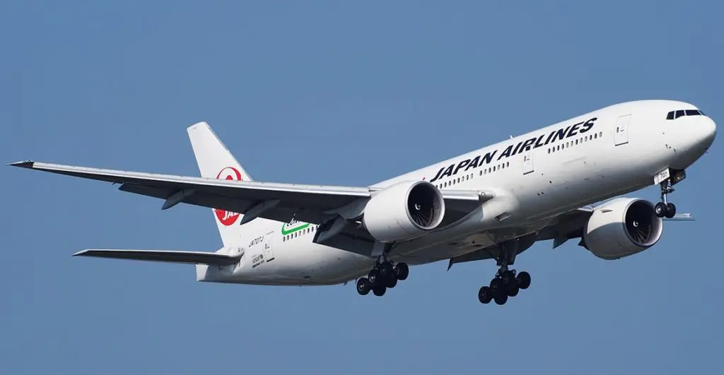 Which airline did TripAdvisor users vote in as the 'best' worldwide? 42 8729095