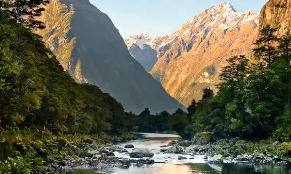 The Daily Travel Agent Bite: Fri 7 Apr 38 AK