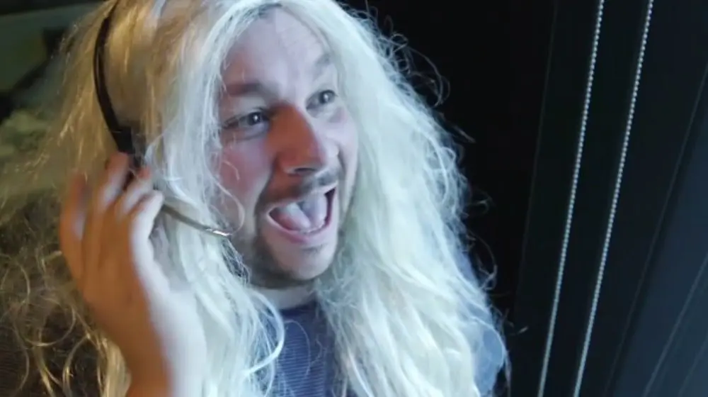 All the bizarre sh#t Travel Agents deal with wrapped up in one hilarious video