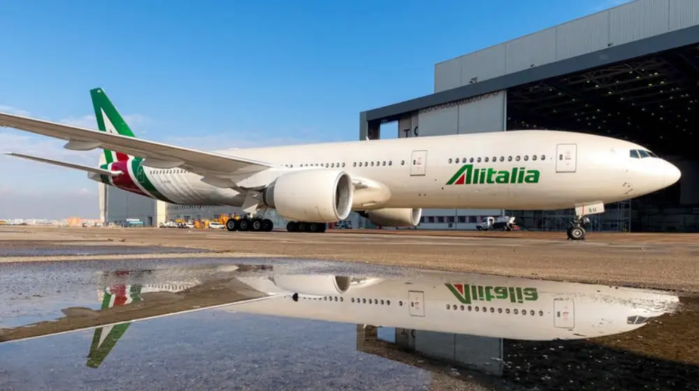 Flights continue as Alitalia files for administration