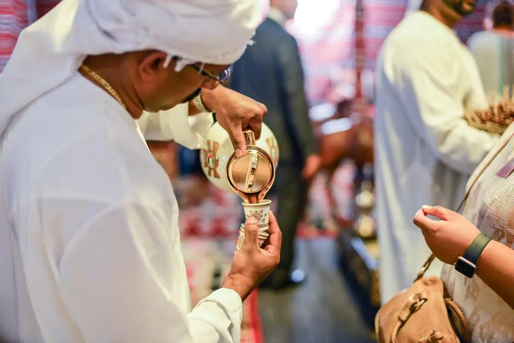 Travel Agents help Qantas & Emirates celebrate their four-year anniversary 16 Qantas & Emirates 3