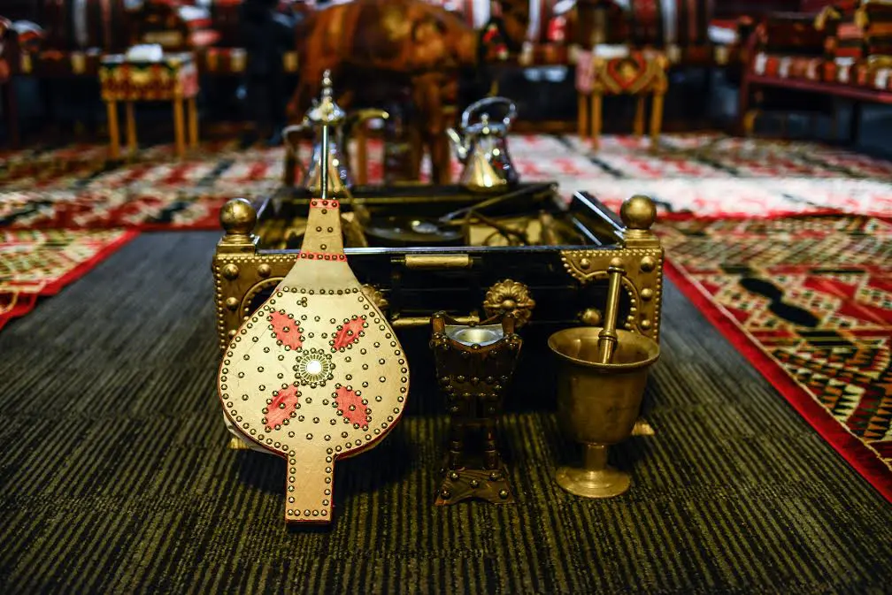 Travel Agents help Qantas & Emirates celebrate their four-year anniversary 14 Qantas & Emirates 5