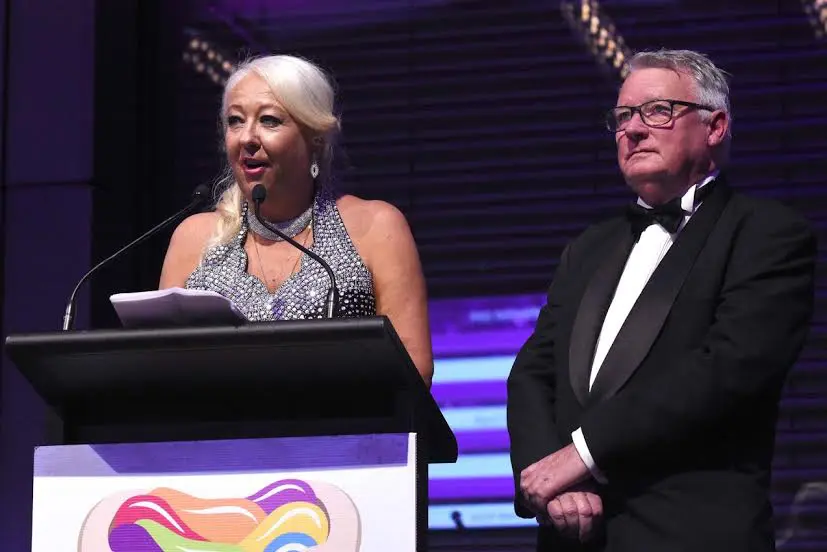 TRAVEL AGENTS SPOTTED ROAMING AROUND JAPAN, HANGING WITH ELVIS IN THE US & MORE 34 -6