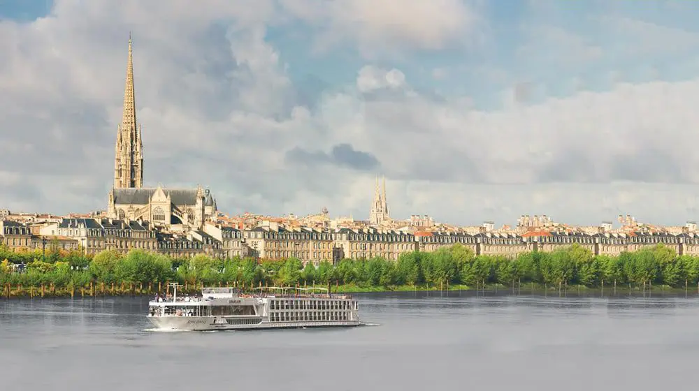 Take a virtual reality tour of Scenic's Space-Ship