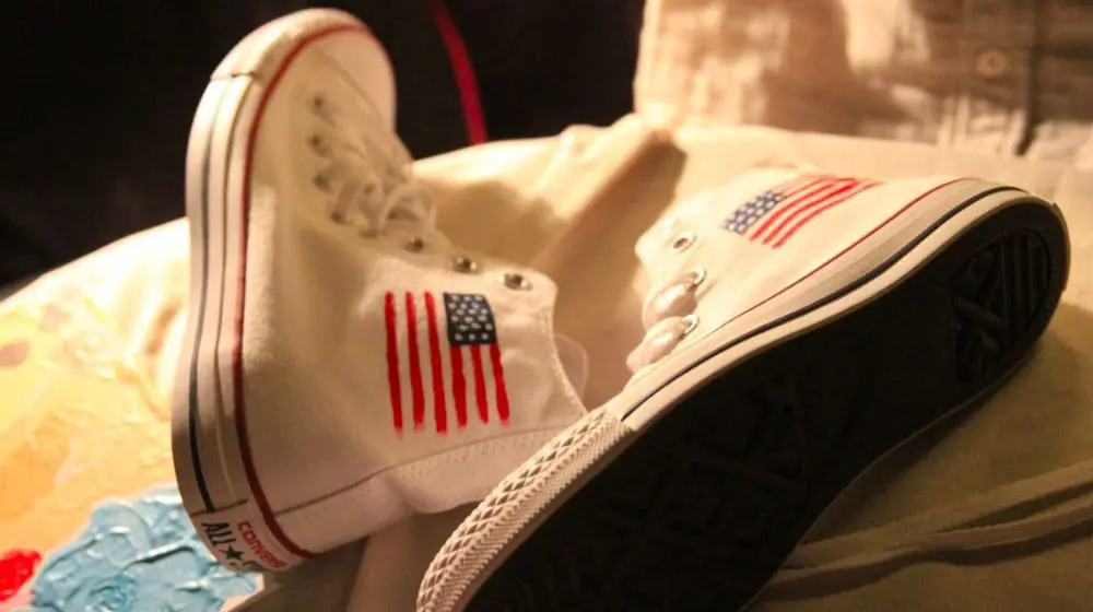 Book $799 return flights to L.A. through Topdeck