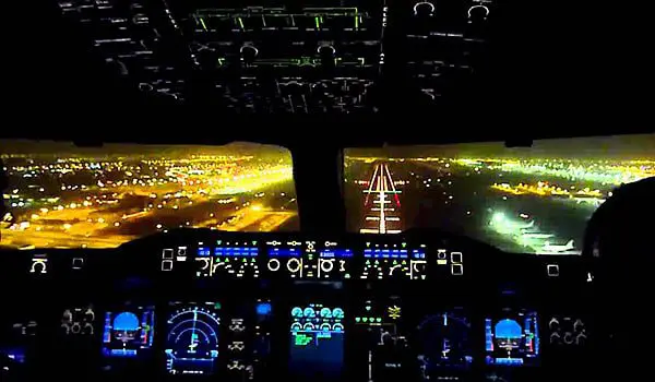 A380 forced to make emergency landing after pilot forgets packed lunch 2 a380-cockpit-karryon